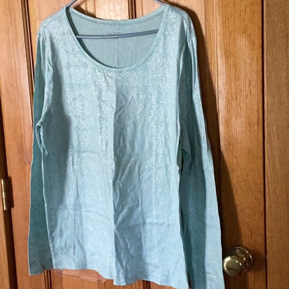 Loft long sleeve soft tee. Mint green/light aqua. XL Smoke pet free clean home.